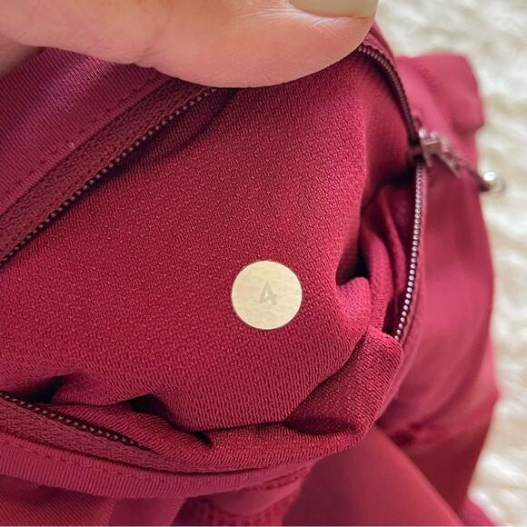 Lululemon Speed Tight Mesh Panels  size 4 - Picture 10 of 10